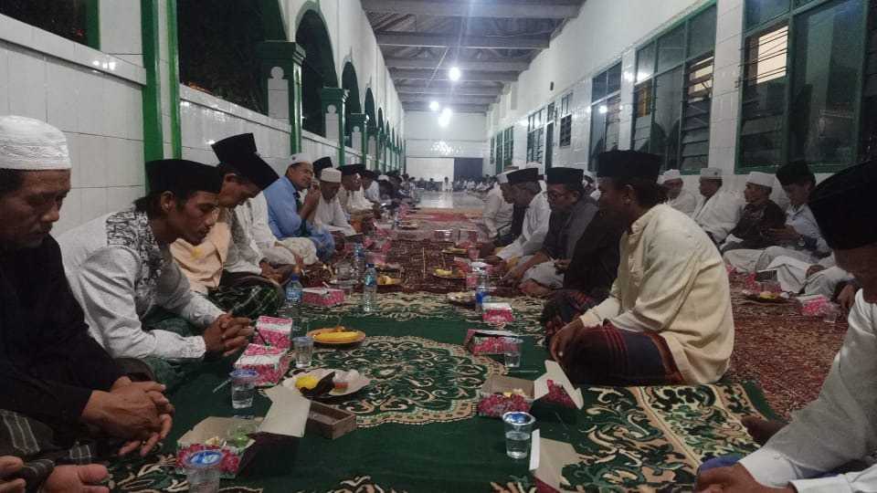 Mendengarkan Ceramah Ustadz